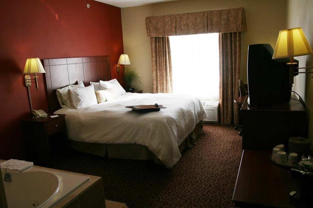 Hampton Inn Keokuk Oda fotoğraf